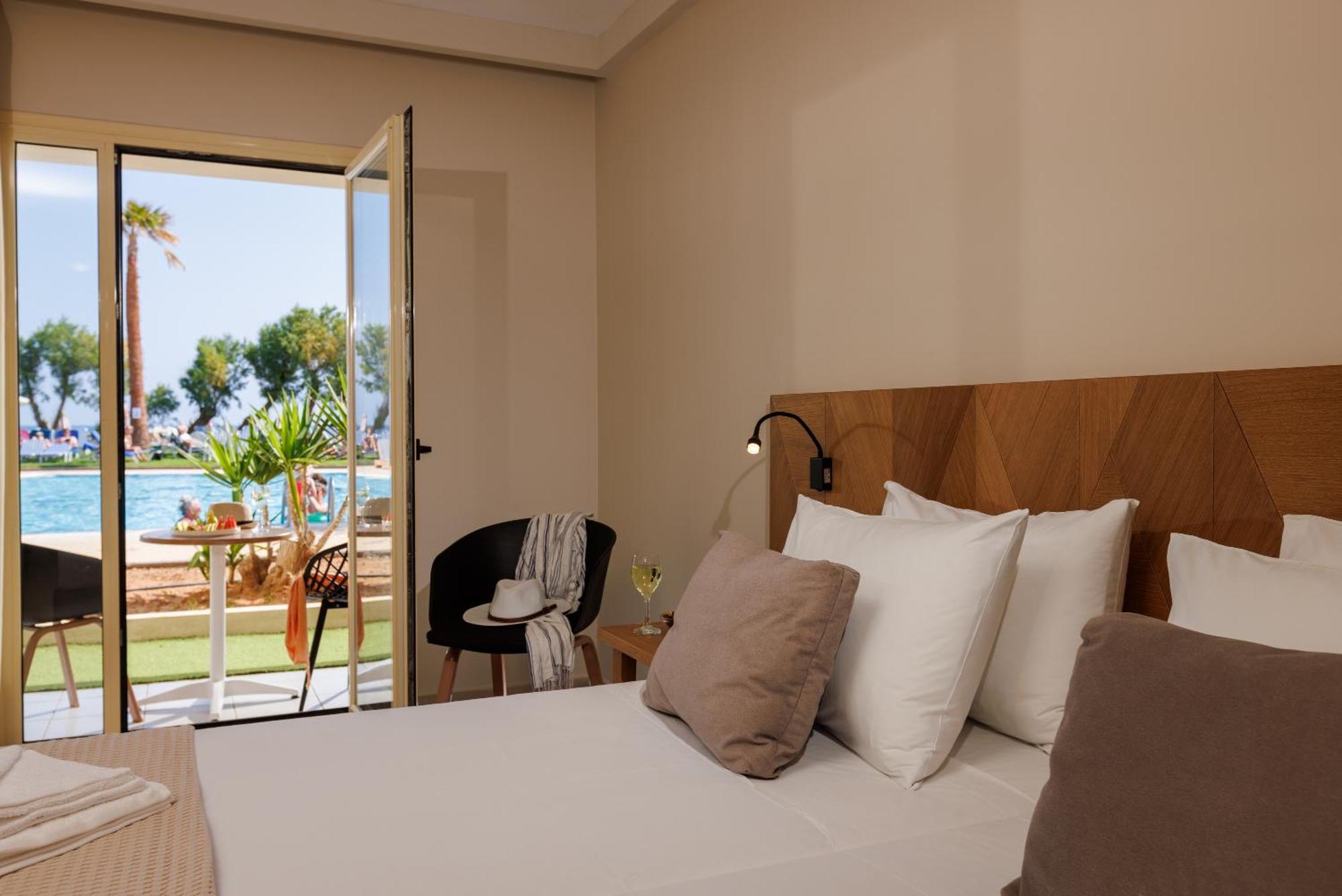 Malia Bay Beach Hotel & Bungalows Exterior foto